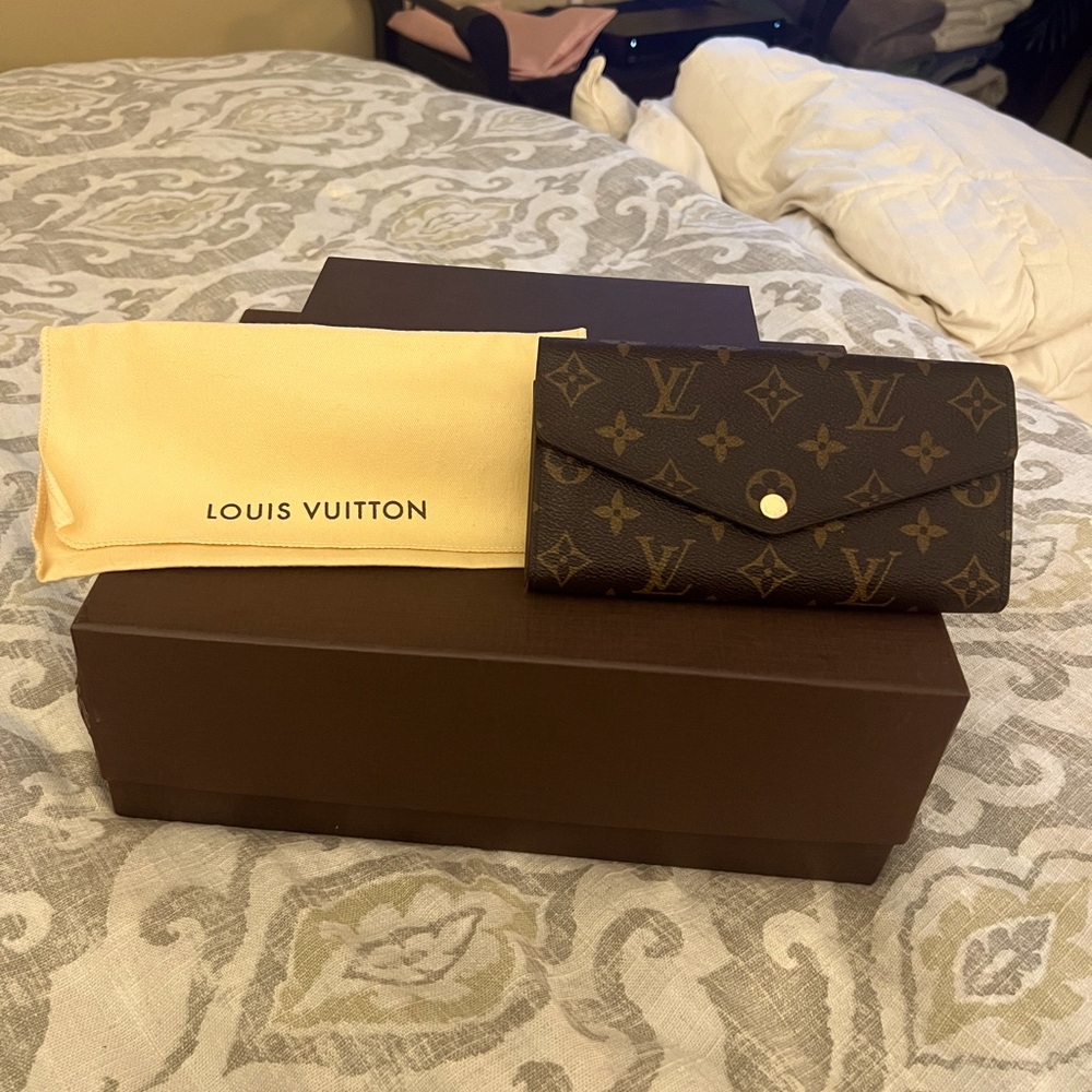 Louis Vuitton Sarah Wallet Authentic